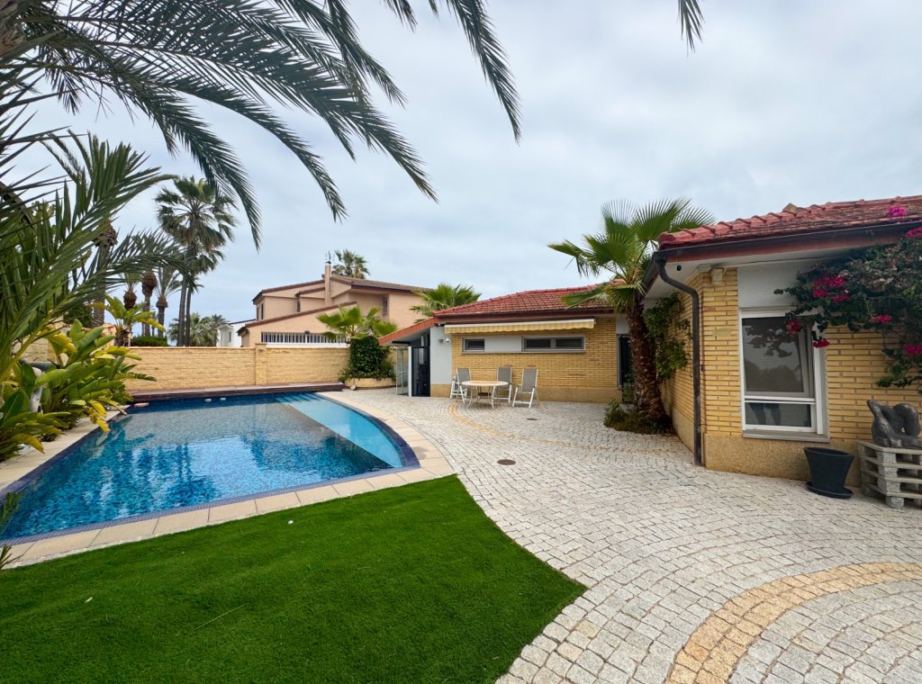 Alquiler - Villa - La Zenia