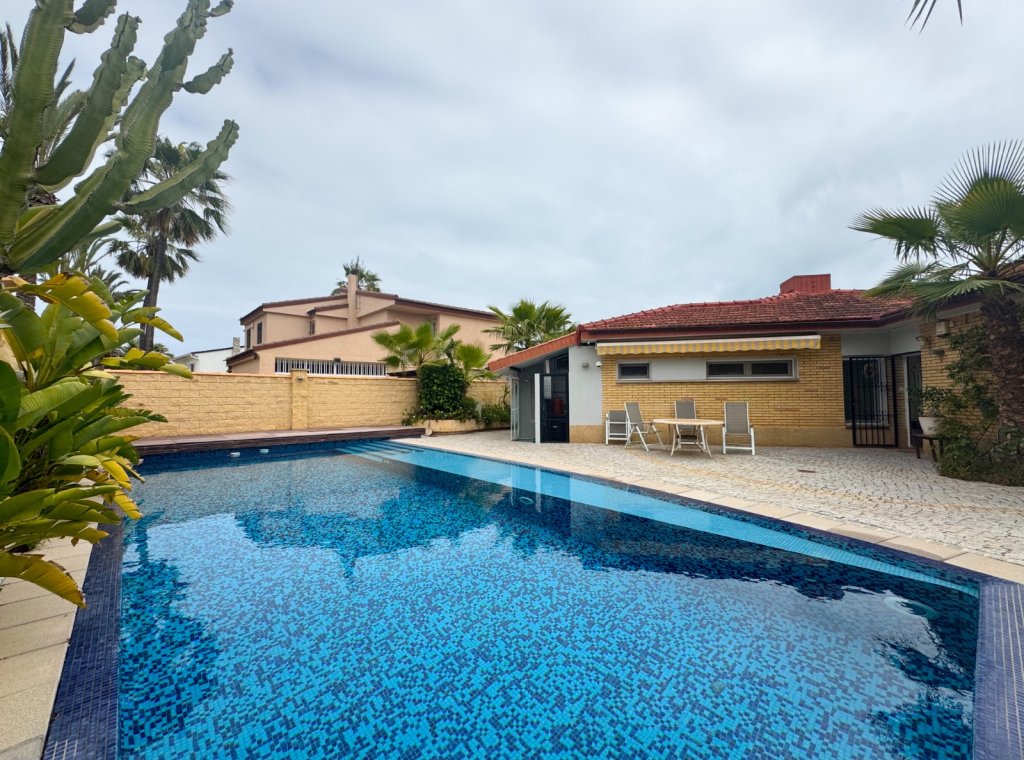 Alquiler - Villa - La Zenia