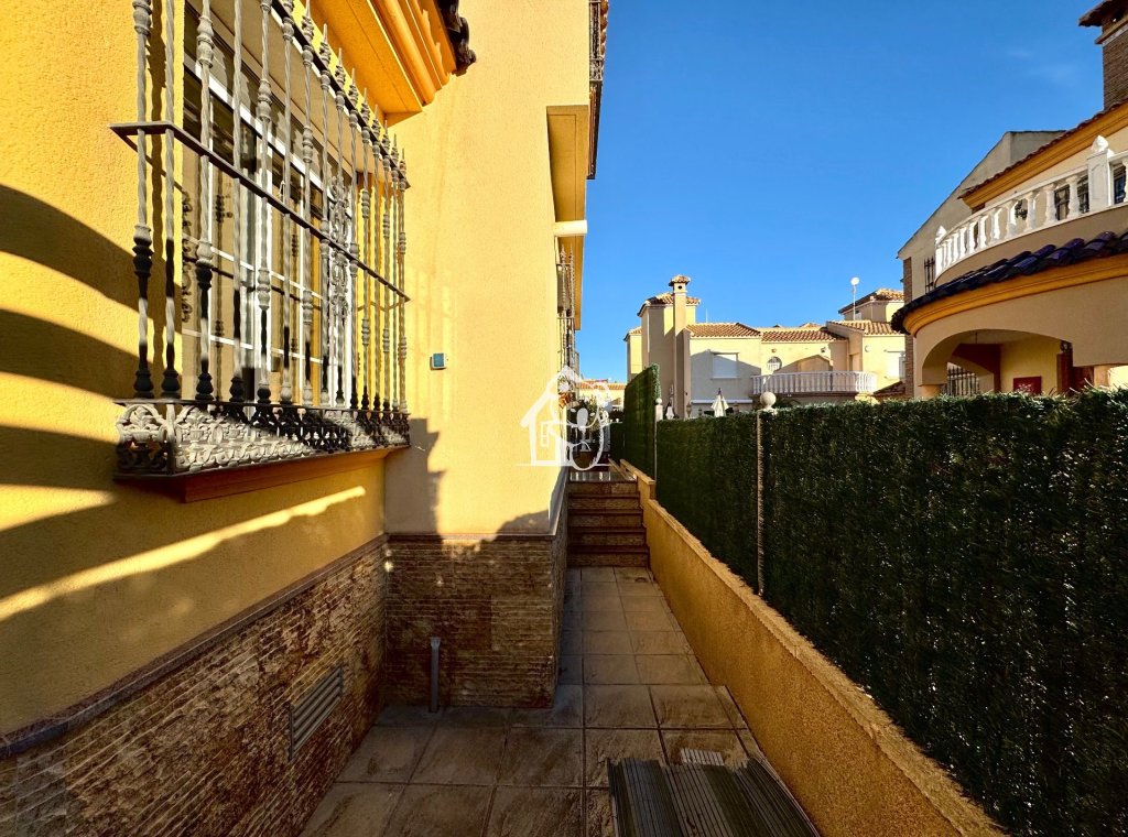 Alquiler - Villa - Orihuela