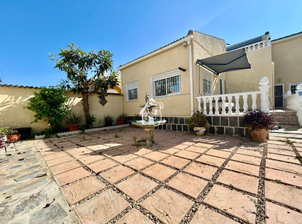 Alquiler - Villa - Torrevieja - La Siesta - El Salado -  Torreta