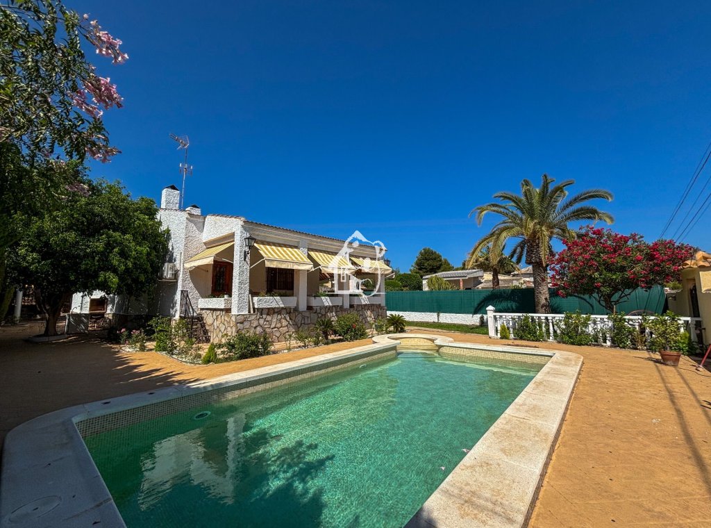Alquiler - Villa - Torrevieja - Torrevieja Centro