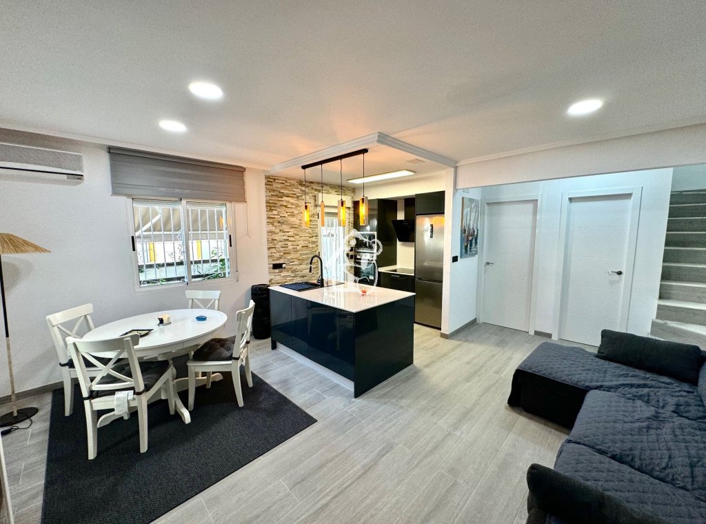 Alquiler - Villa - Torrevieja