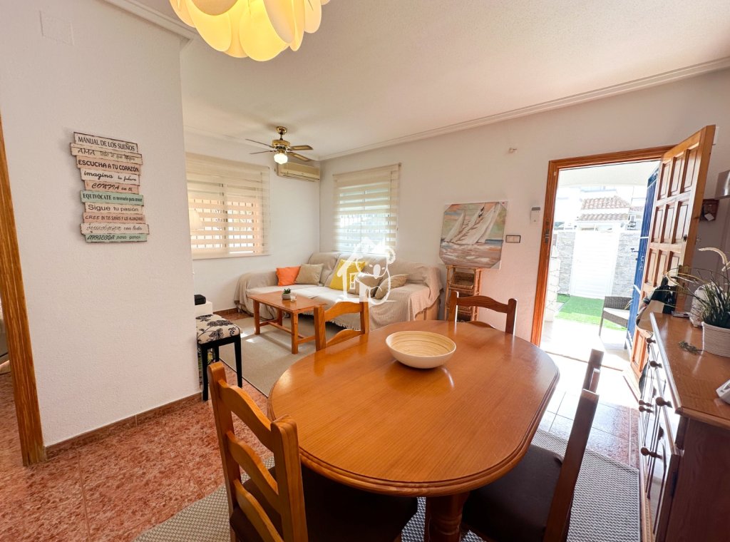 Alquiler - Villa - Torrevieja