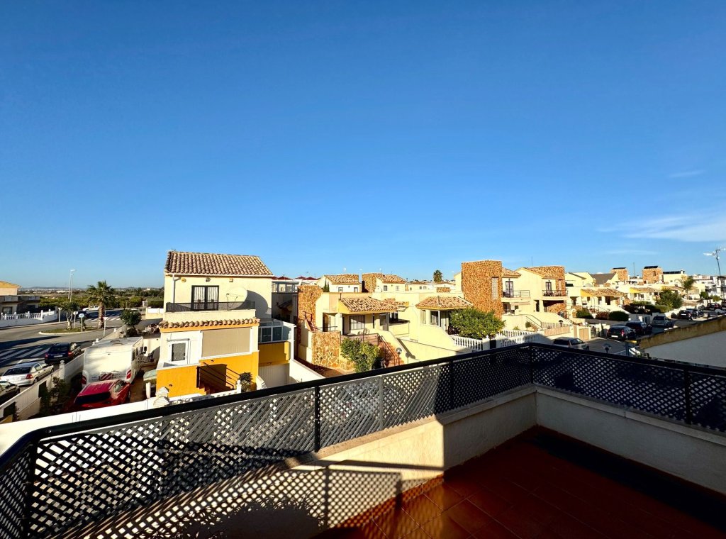 Alquiler - Villa - Urbanización El Raso