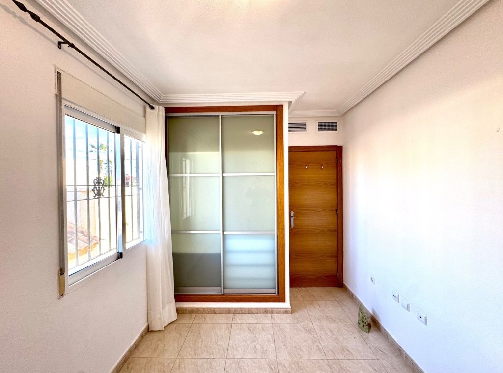 Alquiler - Villa - Urbanización El Raso