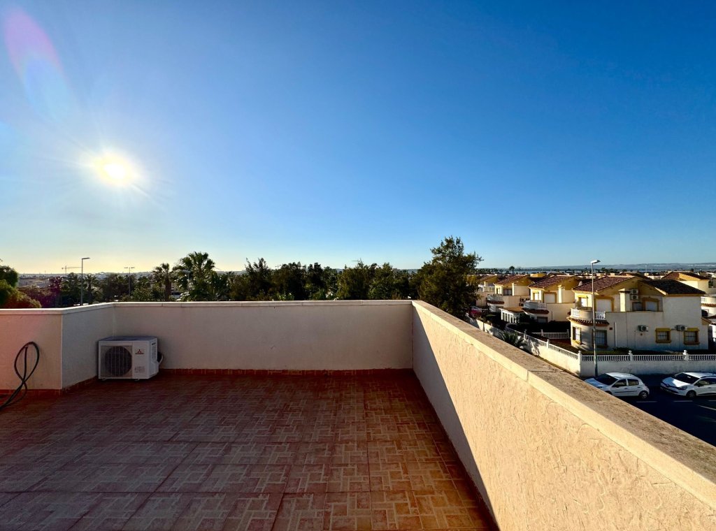 Alquiler - Villa - Urbanización El Raso