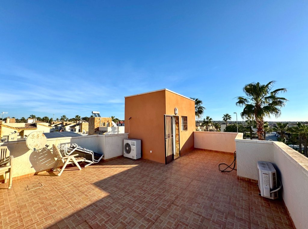 Alquiler - Villa - Urbanización El Raso