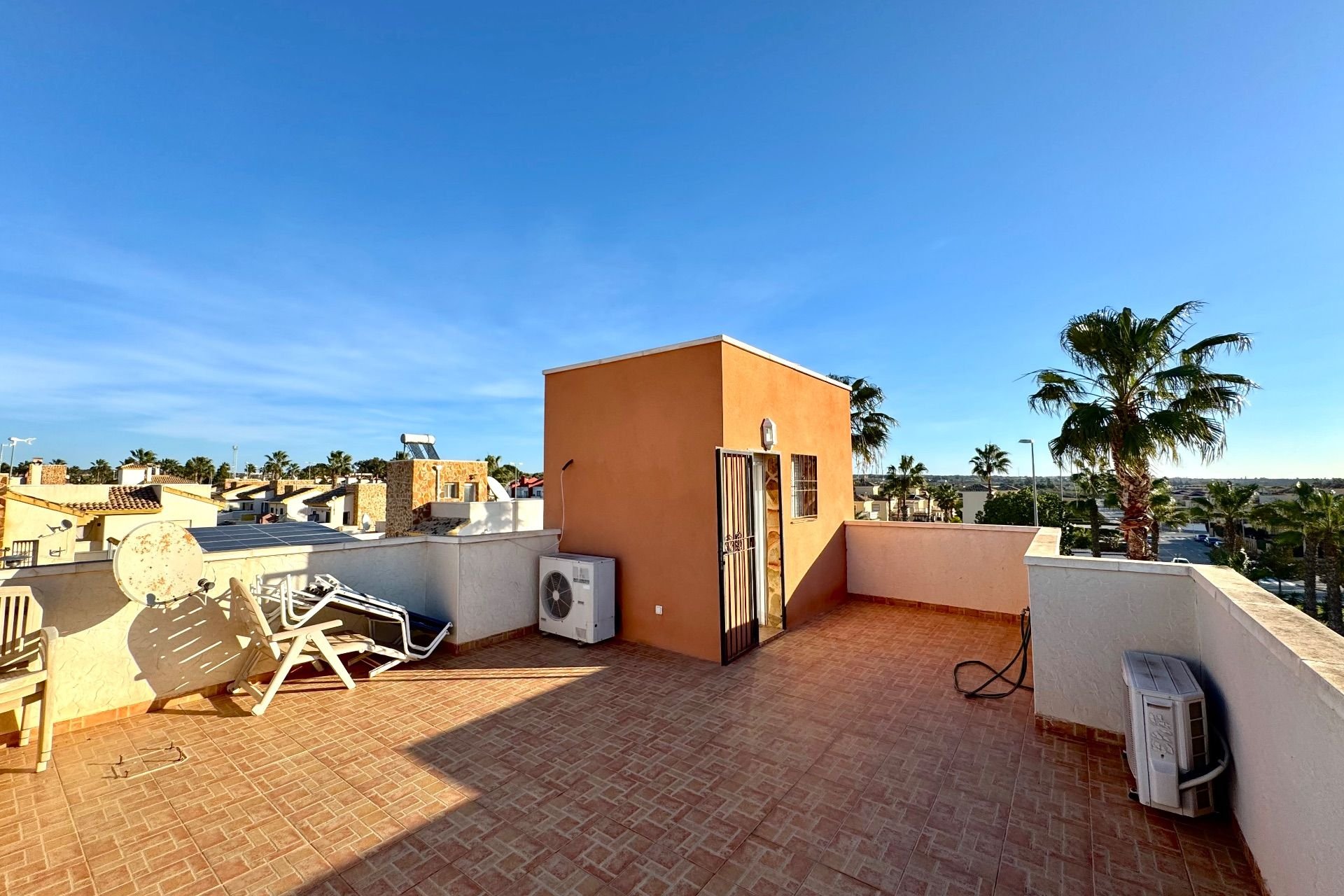 Alquiler - Villa - Urbanización El Raso