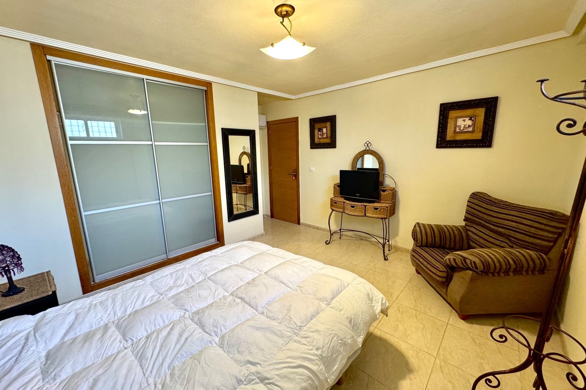 Alquiler - Villa - Urbanización El Raso