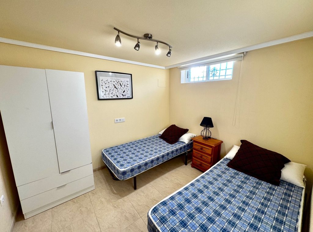 Alquiler - Villa - Urbanización El Raso