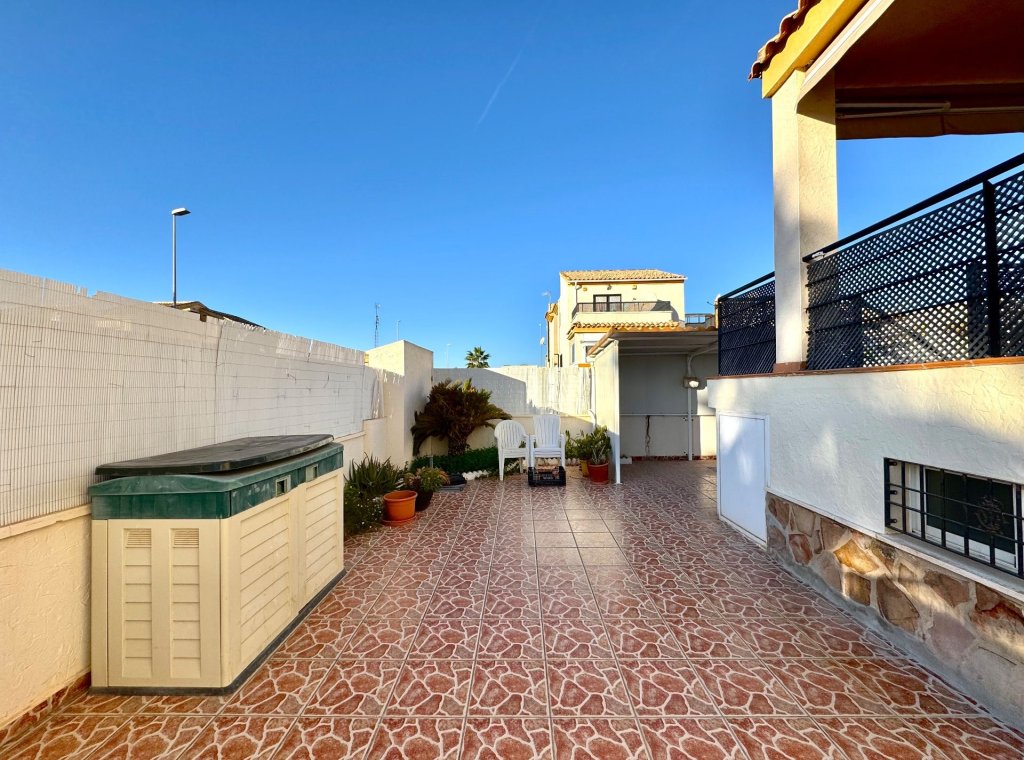 Alquiler - Villa - Urbanización El Raso