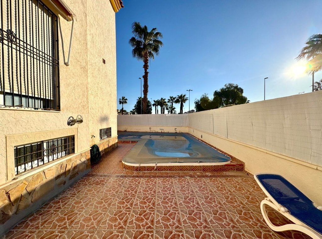 Alquiler - Villa - Urbanización El Raso