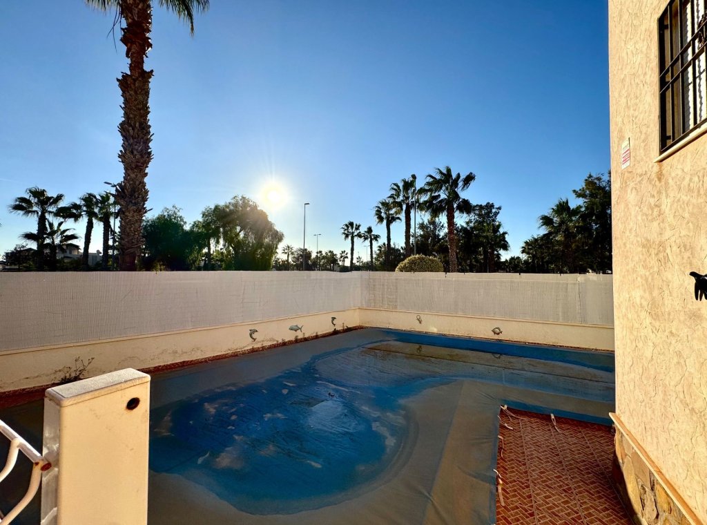 Alquiler - Villa - Urbanización El Raso