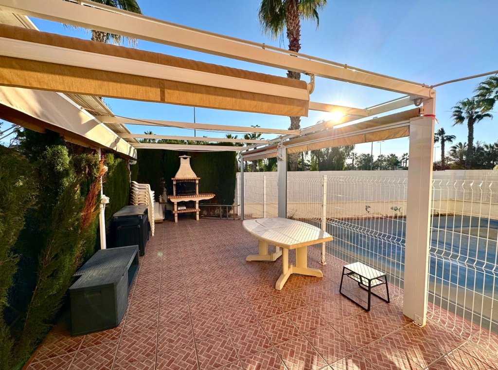 Alquiler - Villa - Urbanización El Raso