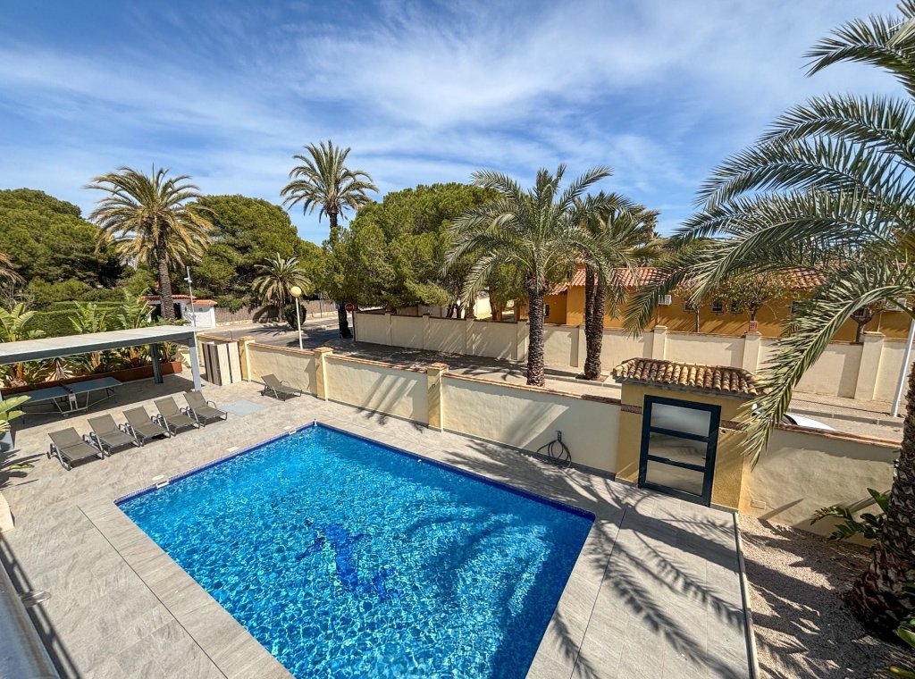 Арендовать - Villa - Cabo Roig