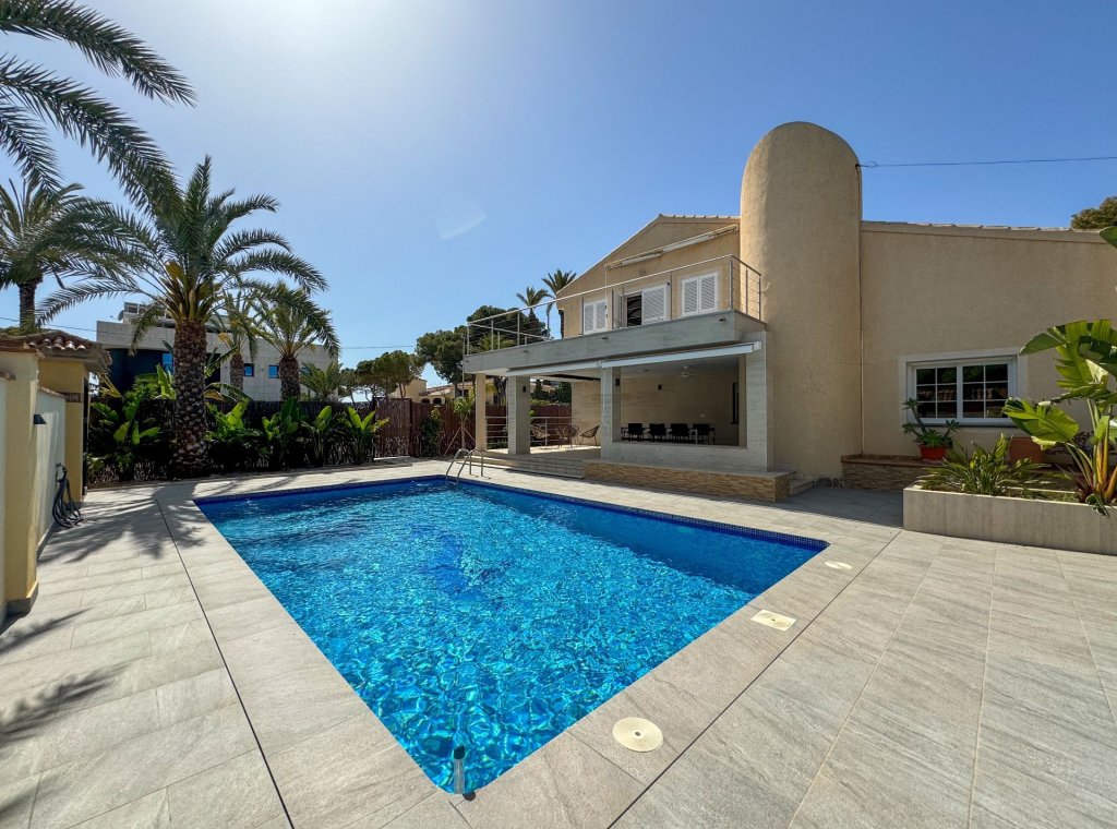 Арендовать - Villa - Cabo Roig