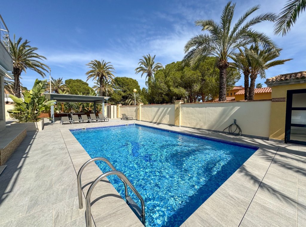 Арендовать - Villa - Cabo Roig