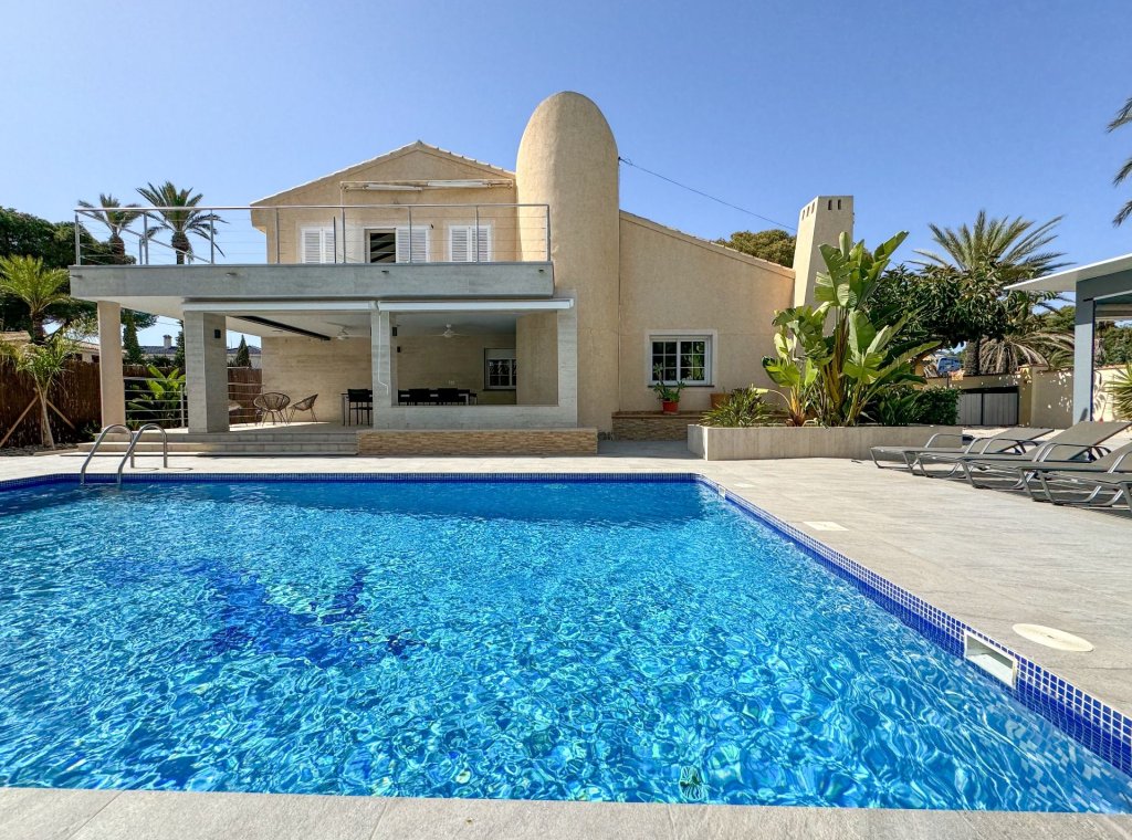 Арендовать - Villa - Cabo Roig