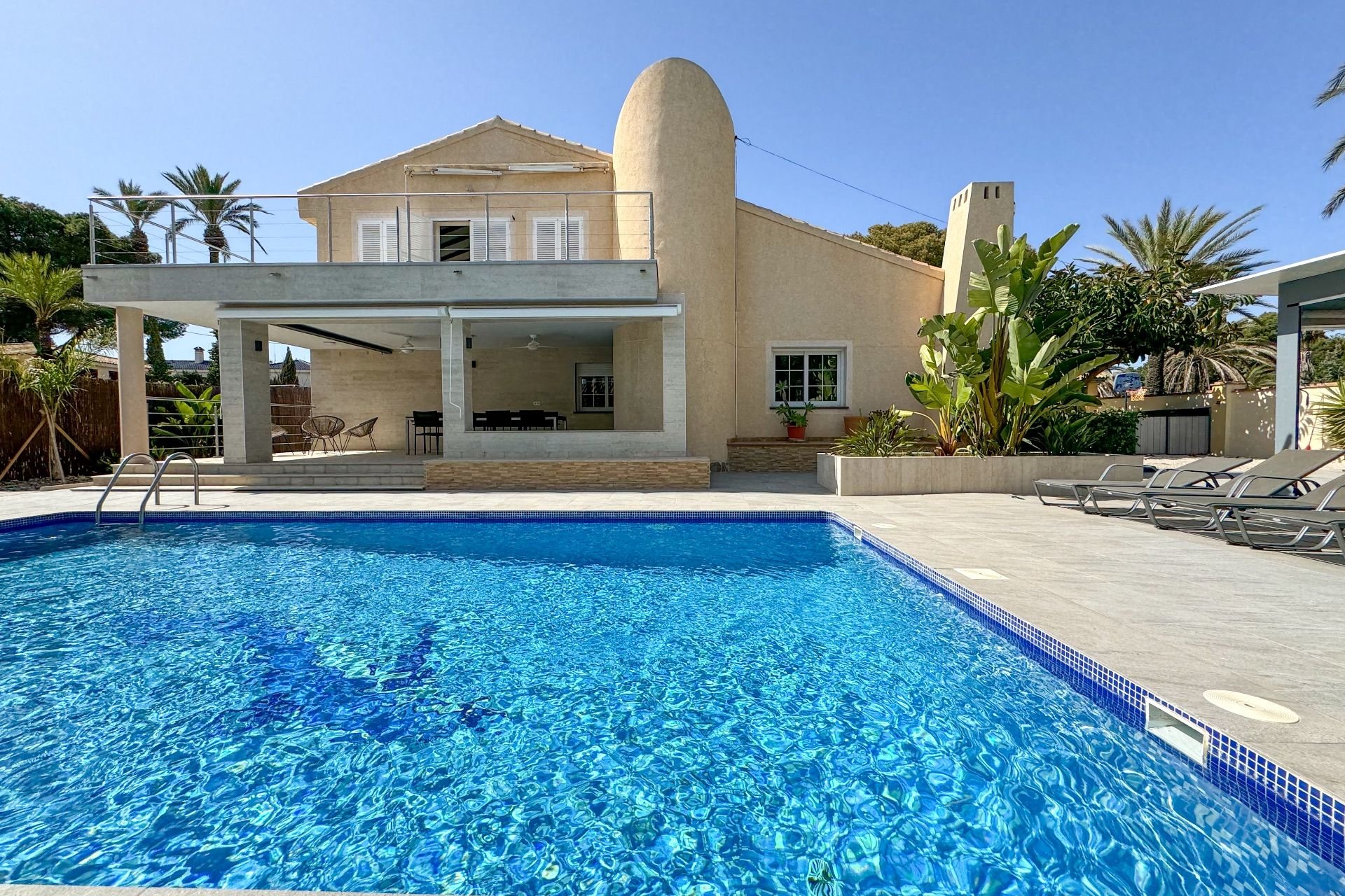Арендовать - Villa - Cabo Roig