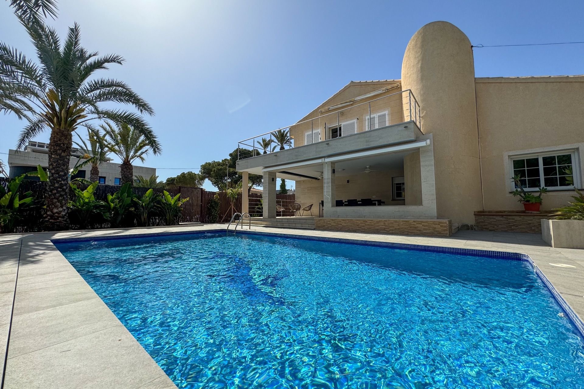 Арендовать - Villa - Cabo Roig