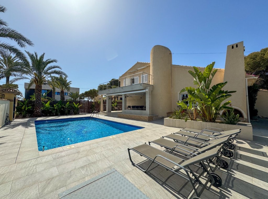 Арендовать - Villa - Cabo Roig