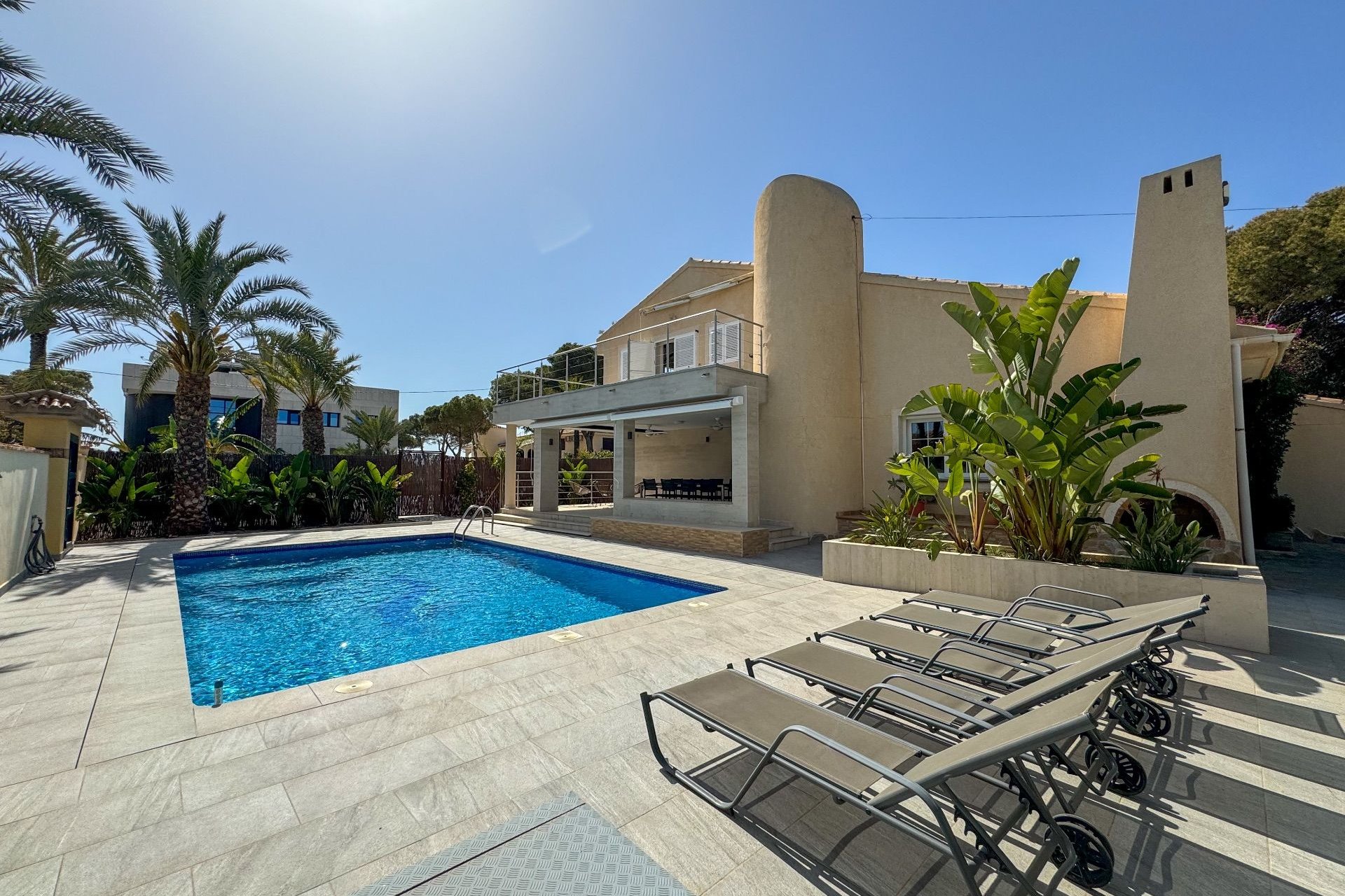 Арендовать - Villa - Cabo Roig