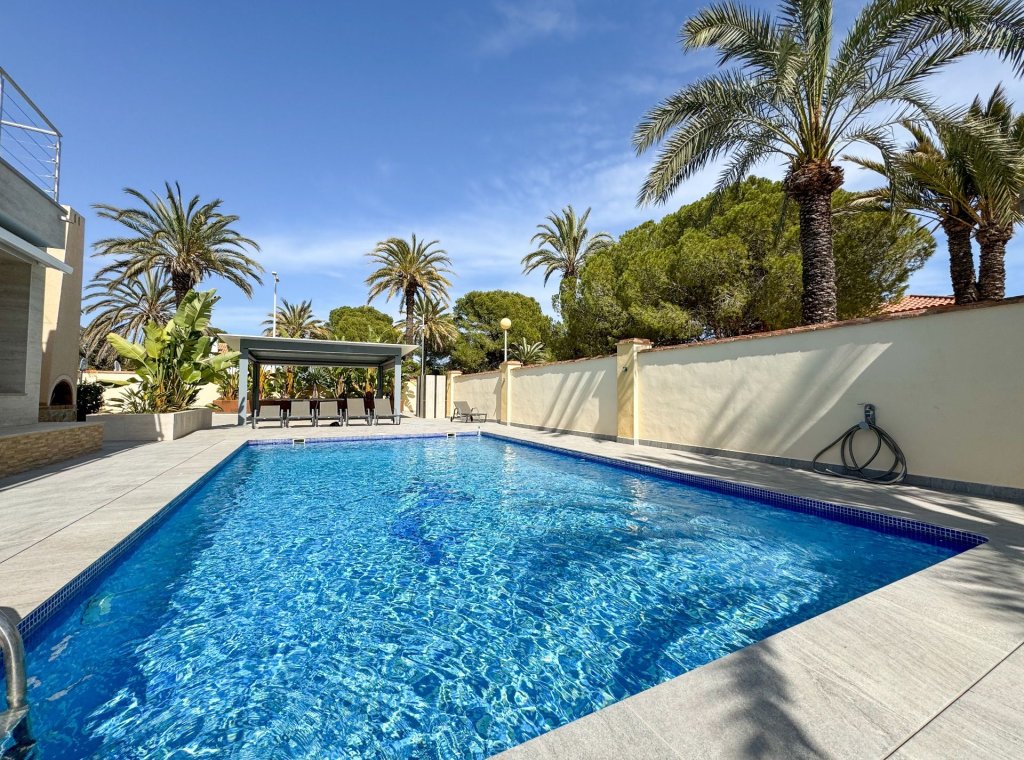 Арендовать - Villa - Cabo Roig