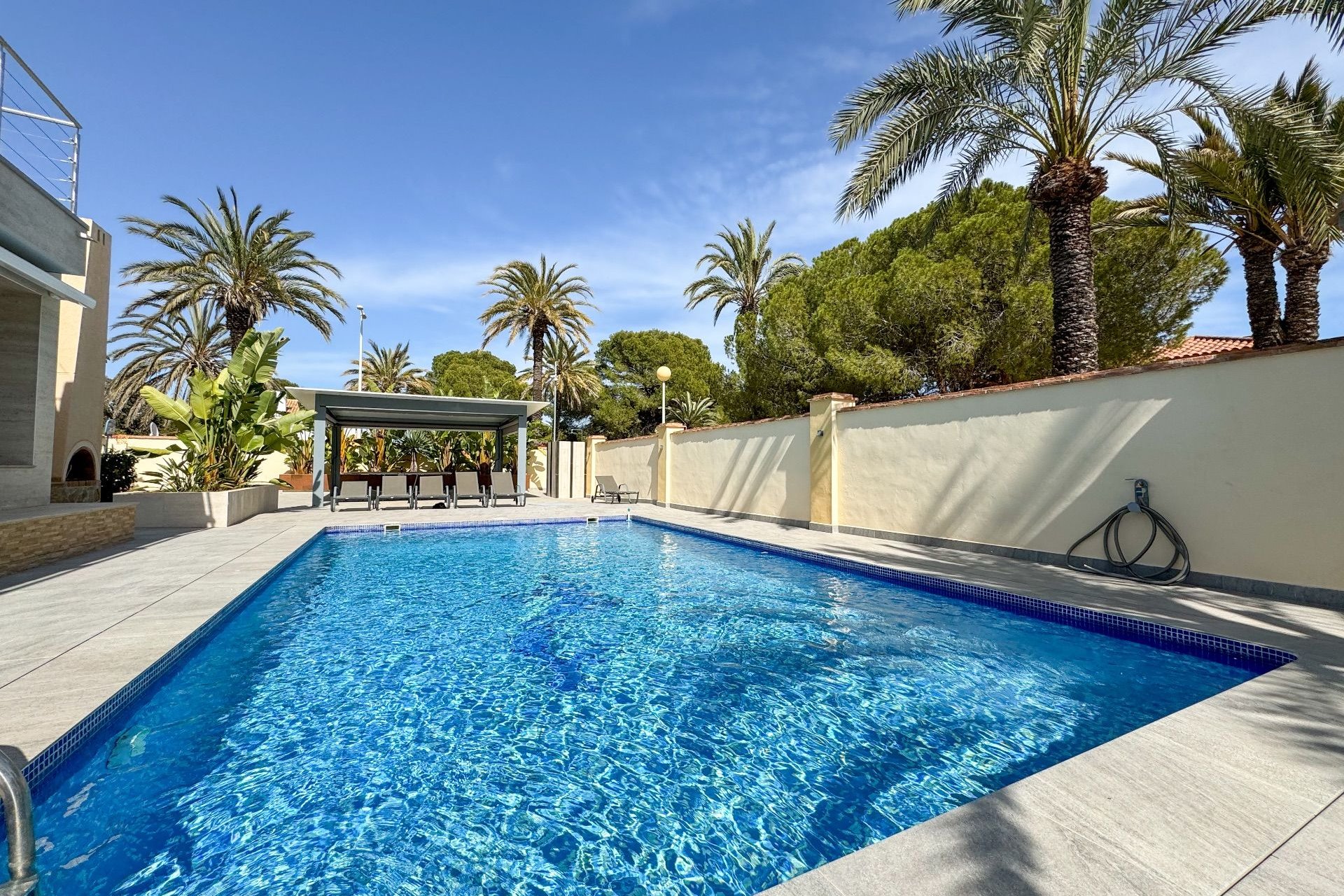 Арендовать - Villa - Cabo Roig