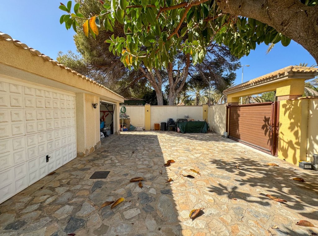 Арендовать - Villa - Cabo Roig