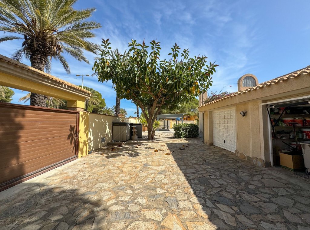 Арендовать - Villa - Cabo Roig