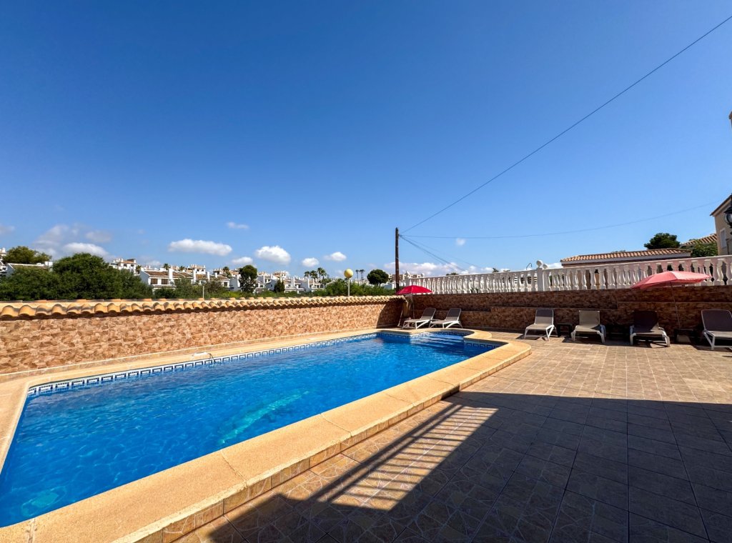 Арендовать - Villa - Cabo Roig