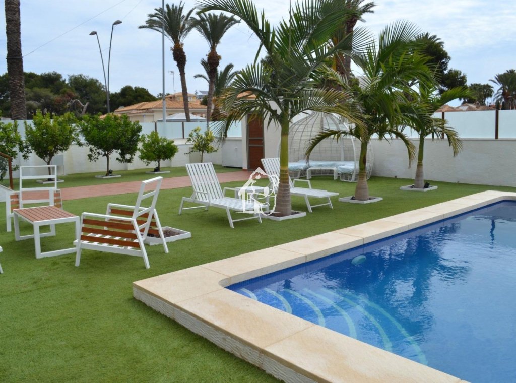 Арендовать - Villa - Orihuela Costa - Cabo roig - La Zenia