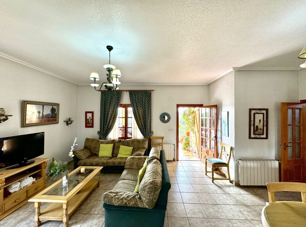 Herverkoop - Villa - Daya Nueva