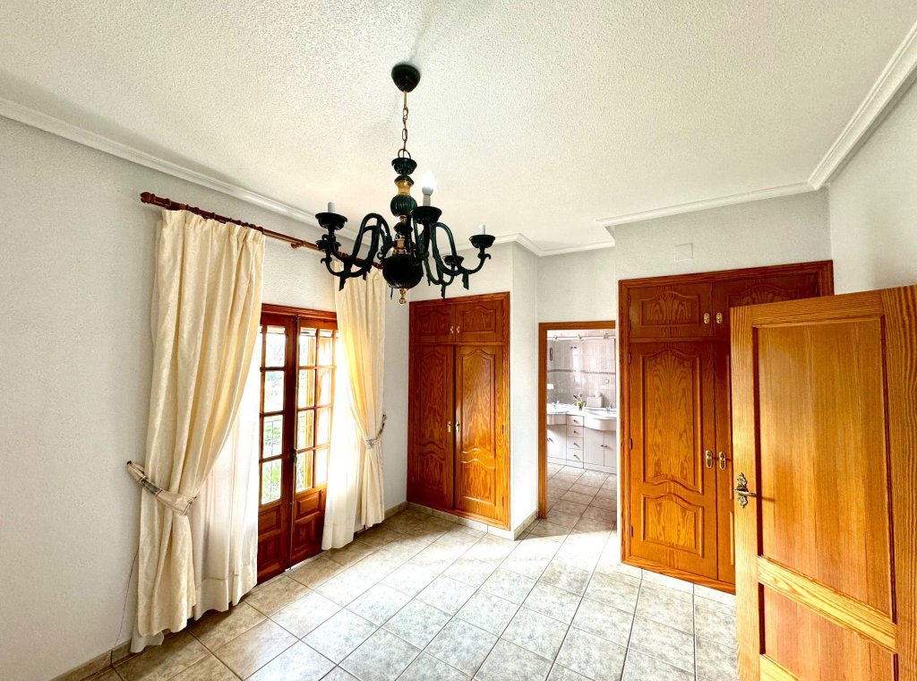 Herverkoop - Villa - Daya Nueva