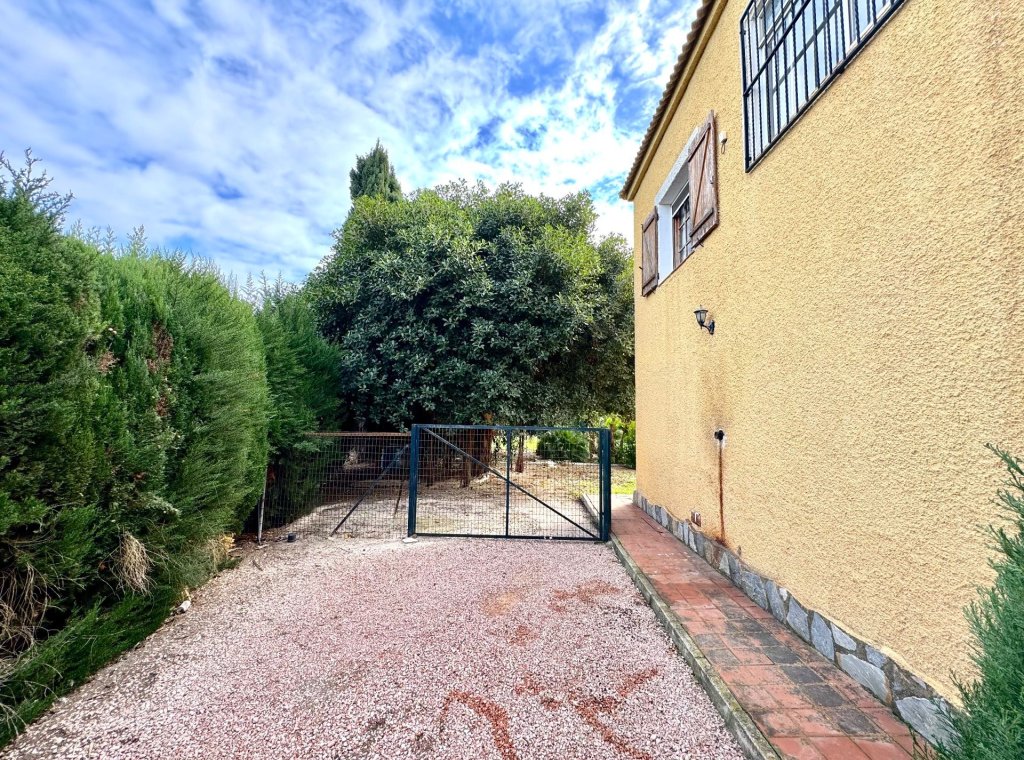 Herverkoop - Villa - Daya Nueva