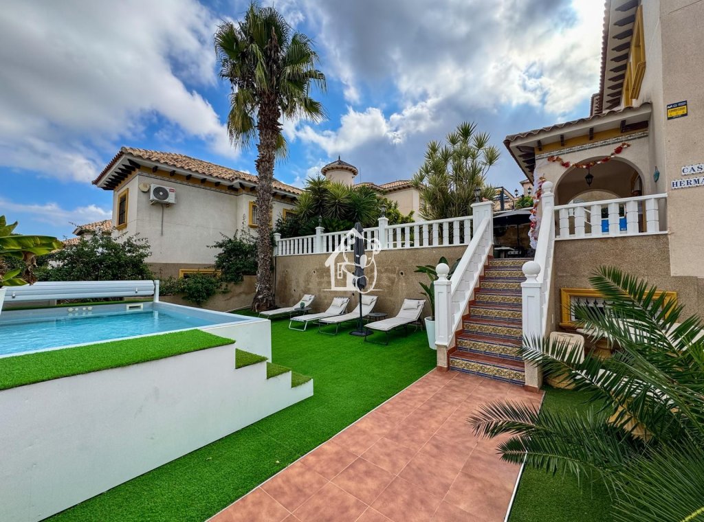 Herverkoop - Villa - Orihuela Costa - Villamartín