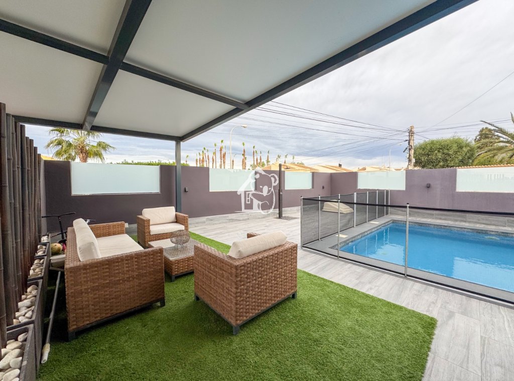 Herverkoop - Villa - Torrevieja - La Siesta - El Salado -  Torreta