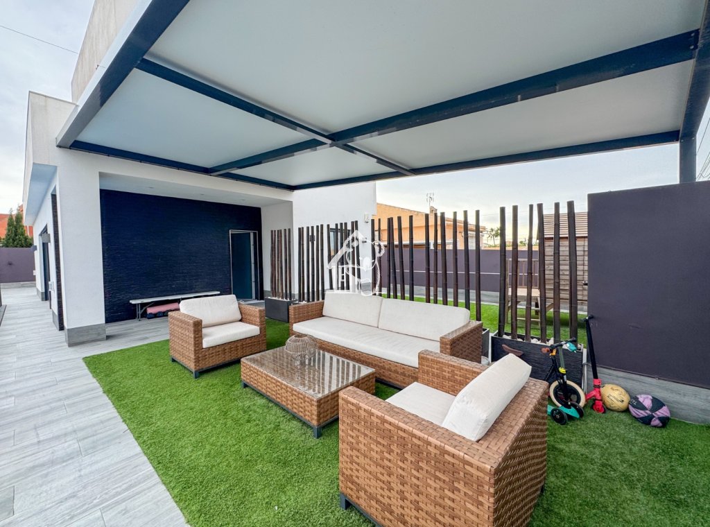 Herverkoop - Villa - Torrevieja - La Siesta - El Salado -  Torreta