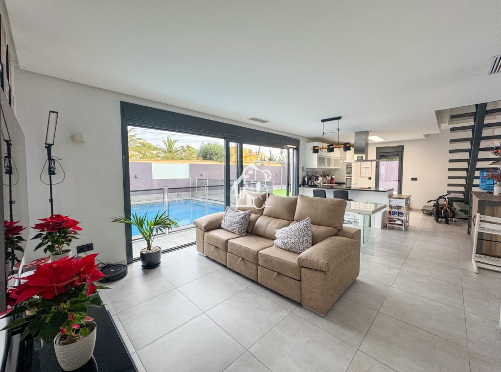 Herverkoop - Villa - Torrevieja - La Siesta - El Salado -  Torreta