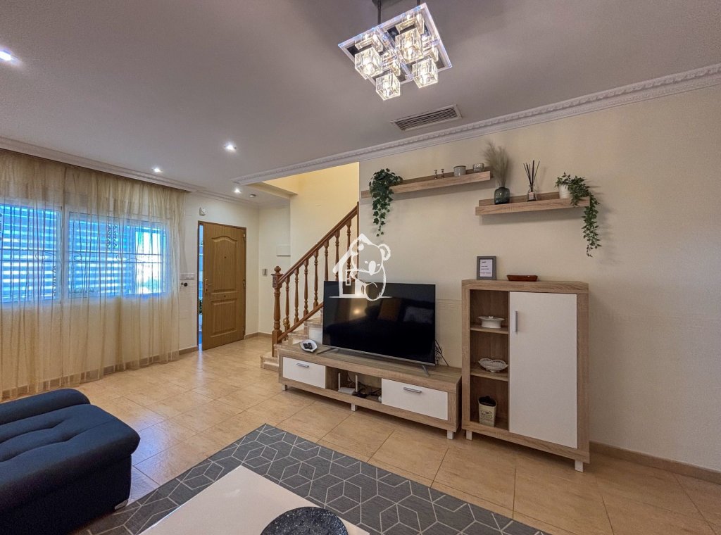 Lange Termijn Verhuur - Herenhuis - Torrevieja