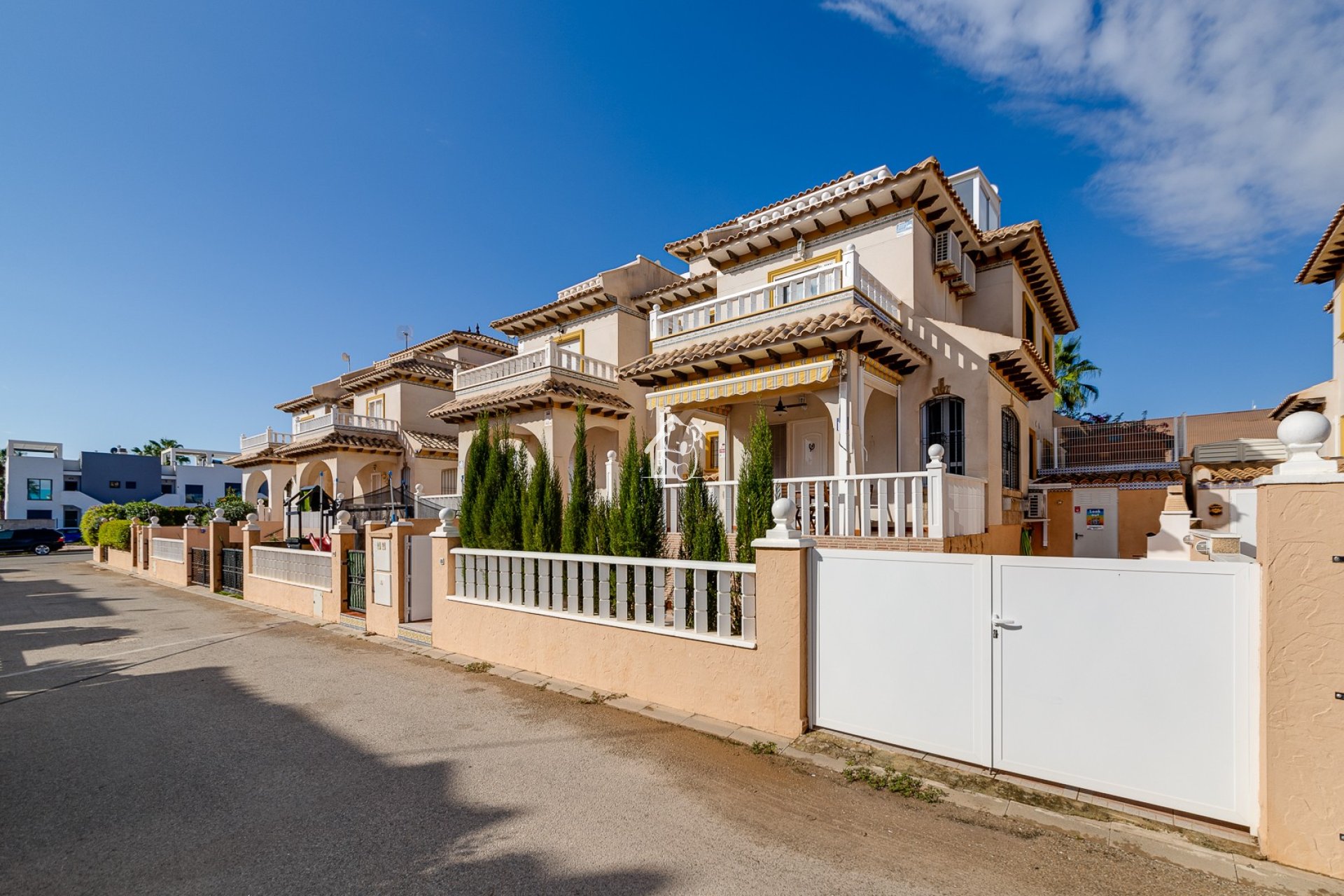 Lange Termijn Verhuur - Villa - Orihuela Costa - Cabo roig - La Zenia