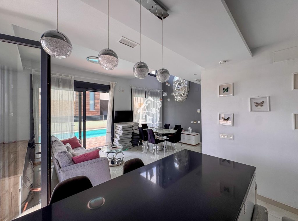 Lange Termijn Verhuur - Villa - Orihuela Costa - Cabo roig - La Zenia