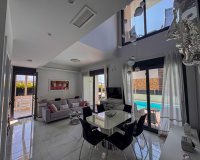 Lange Termijn Verhuur - Villa - Orihuela Costa - Cabo roig - La Zenia