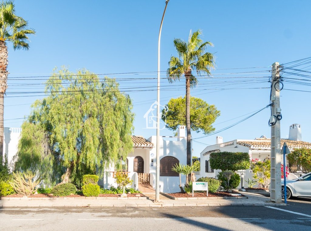 Lange Termijn Verhuur - Villa - Orihuela Costa - Villamartín