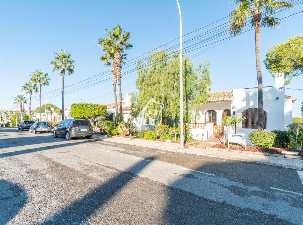 Lange Termijn Verhuur - Villa - Orihuela Costa - Villamartín