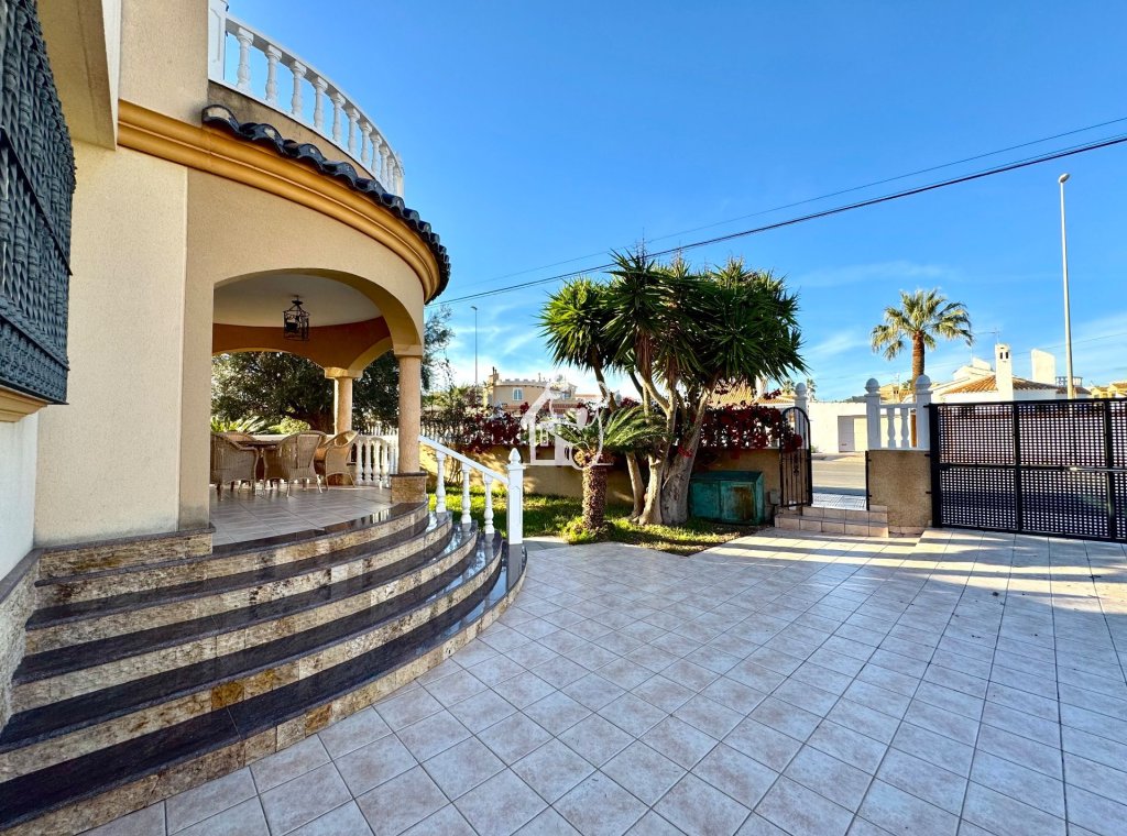 Lange Termijn Verhuur - Villa - Orihuela