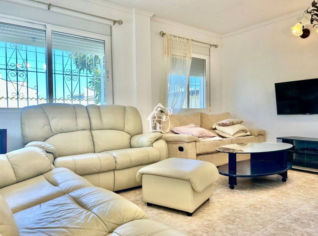 Lange Termijn Verhuur - Villa - Torrevieja - La Siesta - El Salado -  Torreta