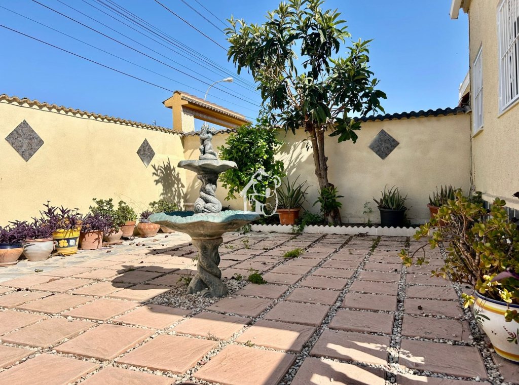 Lange Termijn Verhuur - Villa - Torrevieja - La Siesta - El Salado -  Torreta