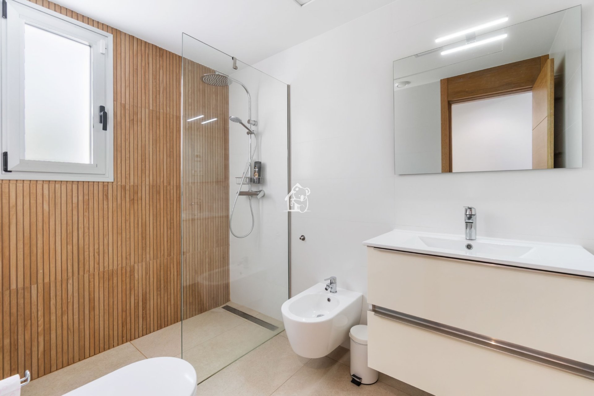 Lange Termijn Verhuur - Villa - Urbanización El Raso