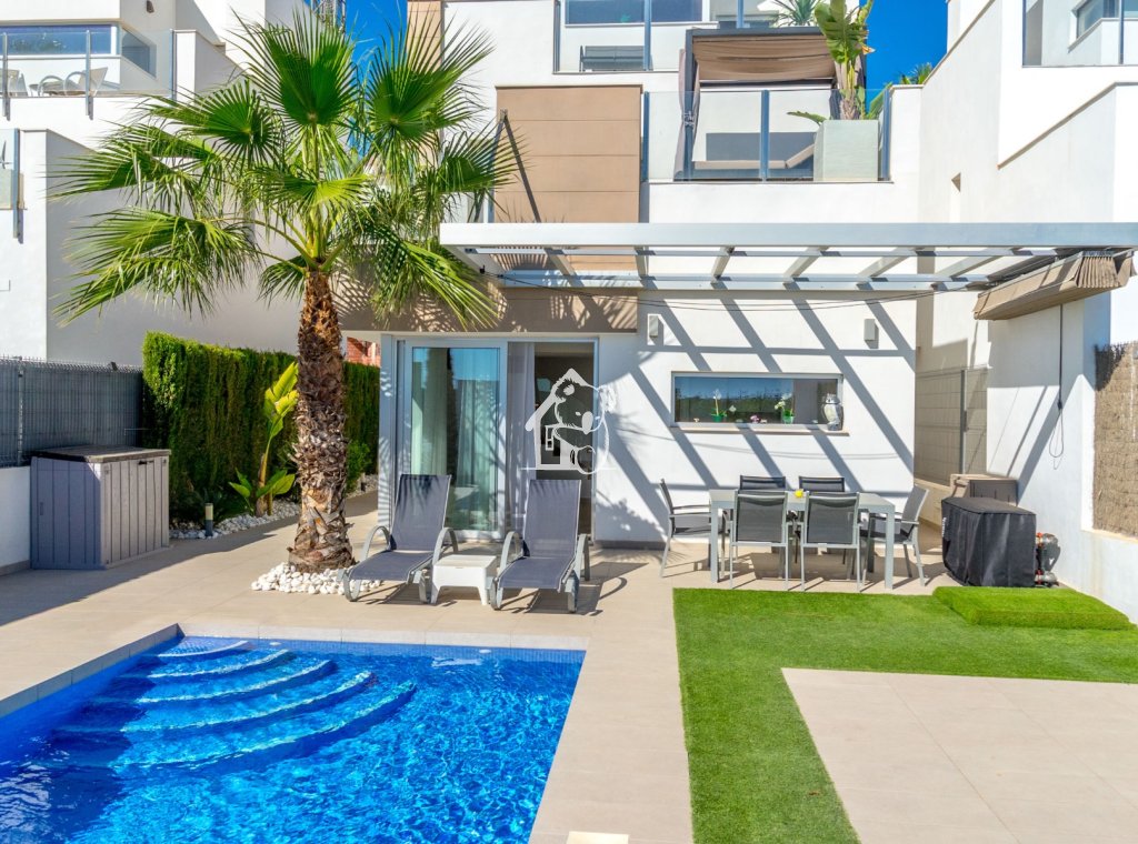 Lange Termijn Verhuur - Villa - Urbanización El Raso